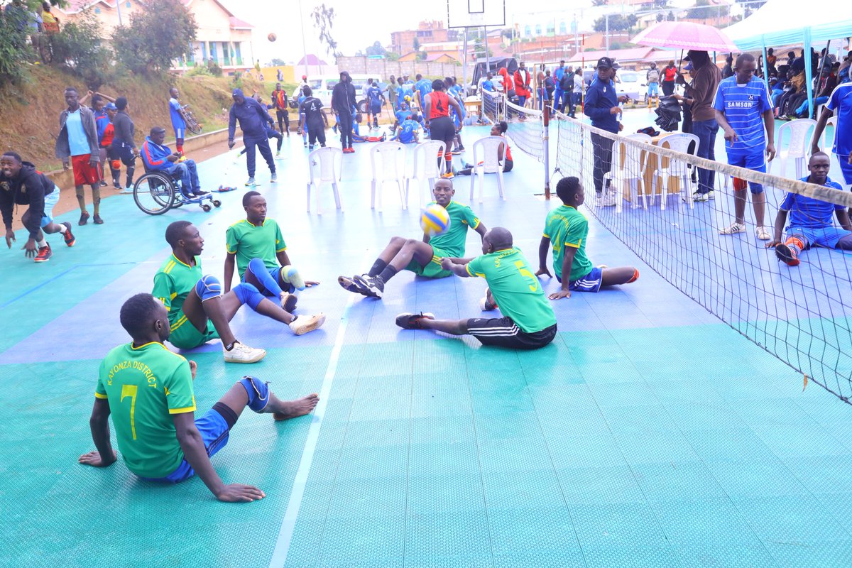 KayonzaDistrict's tweet photo. #Nonaha  Mu cyiciro cya gatatu cya championnant ya sitting Volleyball iri kubera mu @GicumbiDistrict, Kayonza sitting Volley  imaze  gutsinda akarere ka Ngoma sitting volley ball 2-1.
Muyindi mikino yabaye 

Kayonza- Muhanga ( 2-1)
Kayonza-Gatsibo (2-0) https://t.co/G6xYU5lctl