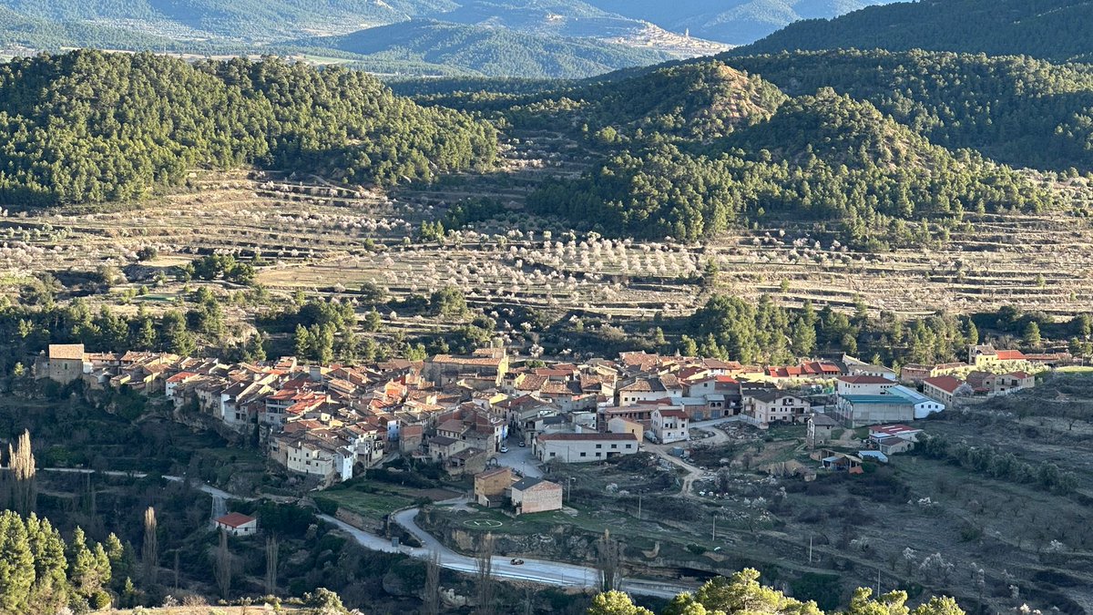 Bon dia des del poblat íber de #Ràfels #Matarranya. Mínima d’11,7°C. Ara uns agradables 17°C.