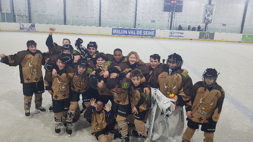 caribous77's tweet photo. Encore un très beau match qui s’est déroulé hier à la patinoire de Dammarie grâce à nos Caribous ! 🙏🏽👍🏽
Bravo nos U13 A pour cette belle victoire face à l’équipe de Caen !
#HockeySurGlace #Dammarie #Letsgocabs #Cabs77 https://t.co/n4dJIyXJOQ