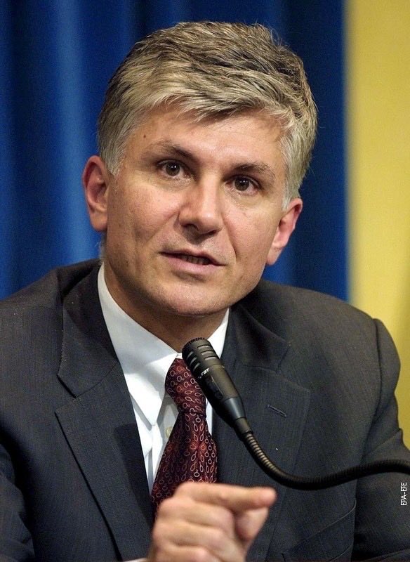 20 years ago #OTD 
the Prime Minister of #Serbia 
Zoran Djindjić [1.8.1952 - 12.3.2003] was assassinated. 
A true courageous leader, democratic modernizer, philosopher. 
A tragic loss for a country that had embarked on its long road to democracy.