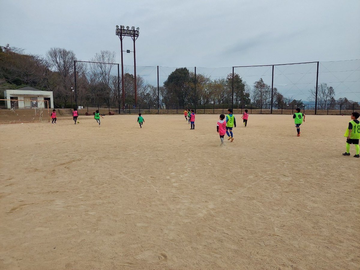 2回目のYAHATAFESTAを開催させて頂きました🌹⚽️
彼らの未来をさらに明るくするその一助にYAHATAやサッカーがあれば幸いです。今日はみなさんありがとうございました！#福山シティfc #福山シティアカデミー #広島市佐伯区のジュニアサッカークラブ #新規会員募集中