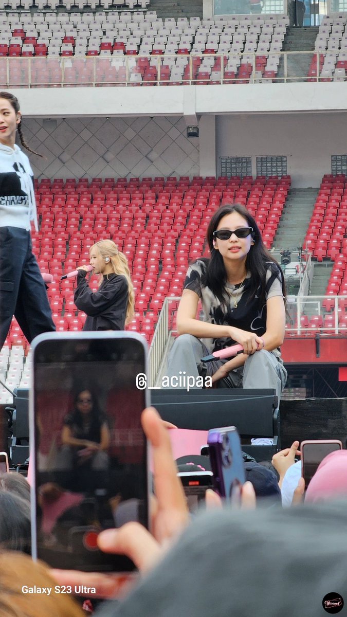 [Bp] Jennie di soundcheck day 2 udh kaya anak jaksel bgt ya😭