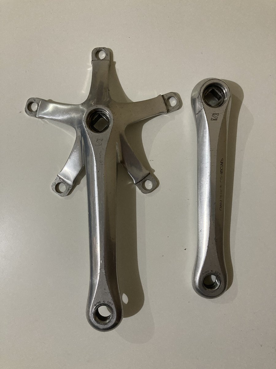 NaufalRmy's tweet photo. WTS Crank arm Suntour Superbe NJS 170mm, drat aman. Minus lecet pemakaian dan tidak ada chainbolt. 2.500k contact 081219554175 #fnfjb https://t.co/CfgPIseItm