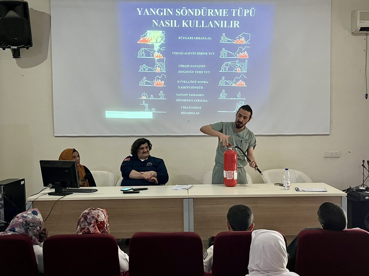 nsthospital's tweet photo. Hastanemiz Hemşiresi Yaşar Çayıroğlu tarafından tüm çalışanlarımıza, “Yangın Eğitimi” vermiştir.

قدم الممرض  يشار جاير أوغلو محاضره عن "التدريب على الحرائق" لجميع موظفين المستشفى. @disabgm @sbkhgm @TCHartumBE https://t.co/NIdu3qXKXP
