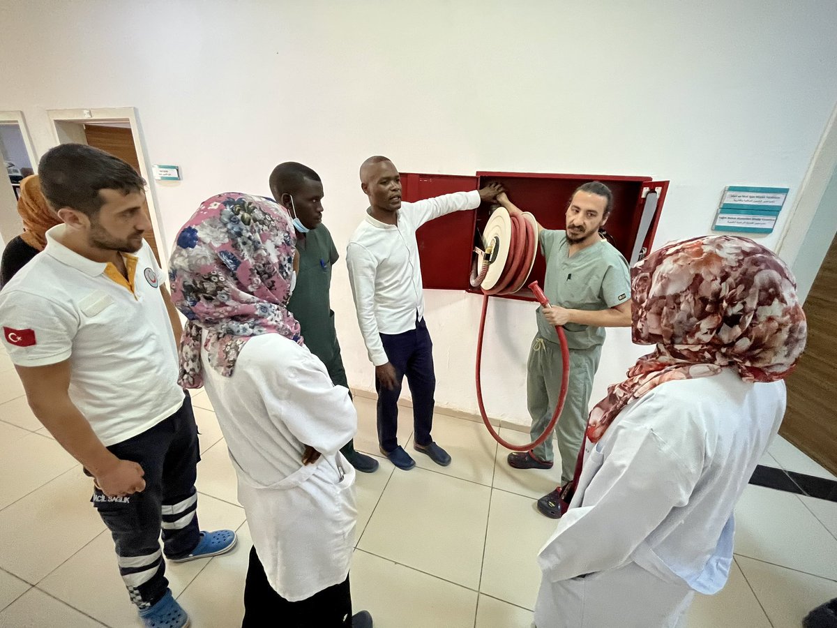 nsthospital's tweet photo. Hastanemiz Hemşiresi Yaşar Çayıroğlu tarafından tüm çalışanlarımıza, “Yangın Eğitimi” vermiştir.

قدم الممرض  يشار جاير أوغلو محاضره عن "التدريب على الحرائق" لجميع موظفين المستشفى. @disabgm @sbkhgm @TCHartumBE https://t.co/NIdu3qXKXP