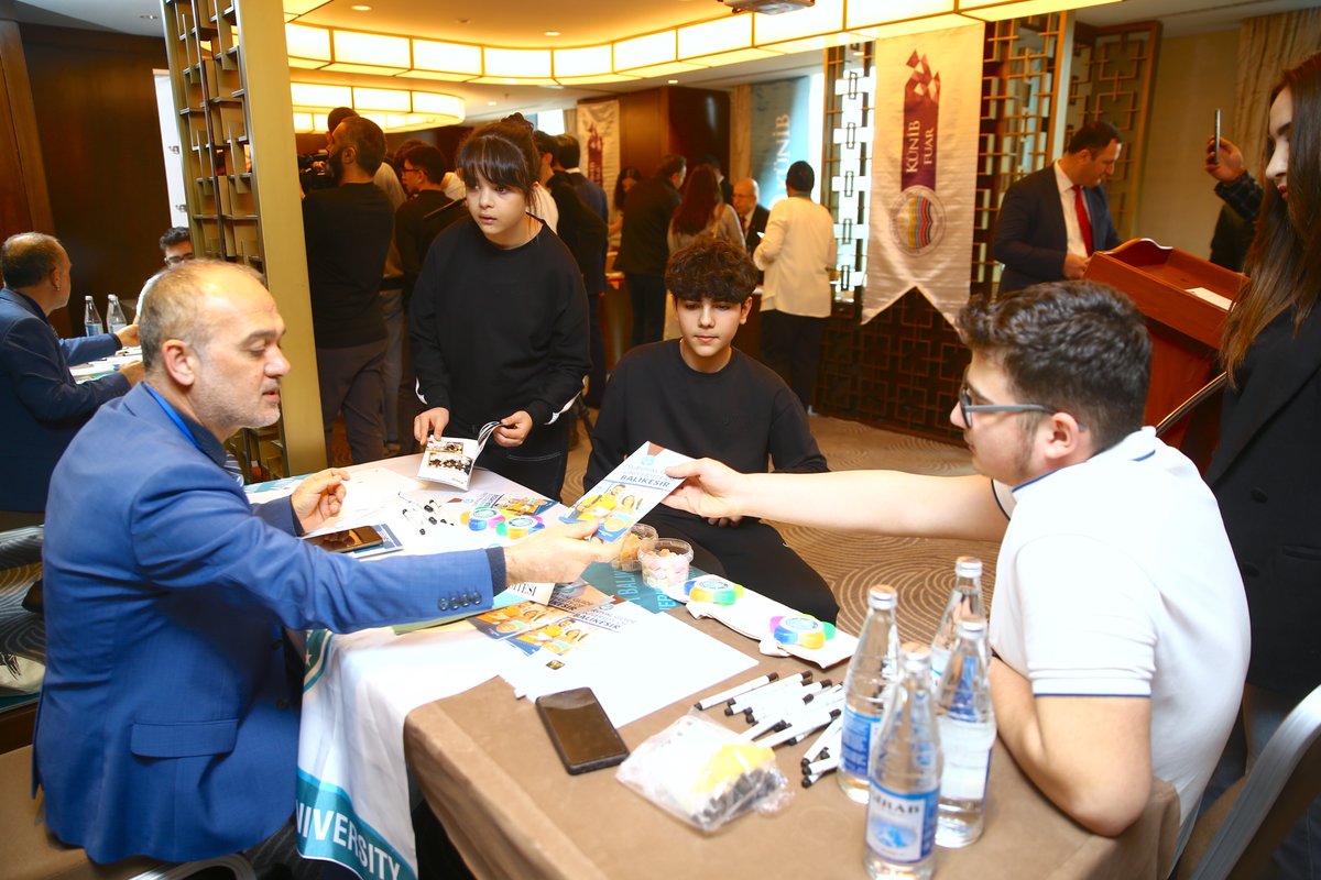 Kafkasya Üniversiteler Birliği (KÜNİB), Azerbaycan'da eğitim fuarı düzenledi.

trtavaz.com.tr/haber/tur/avra…