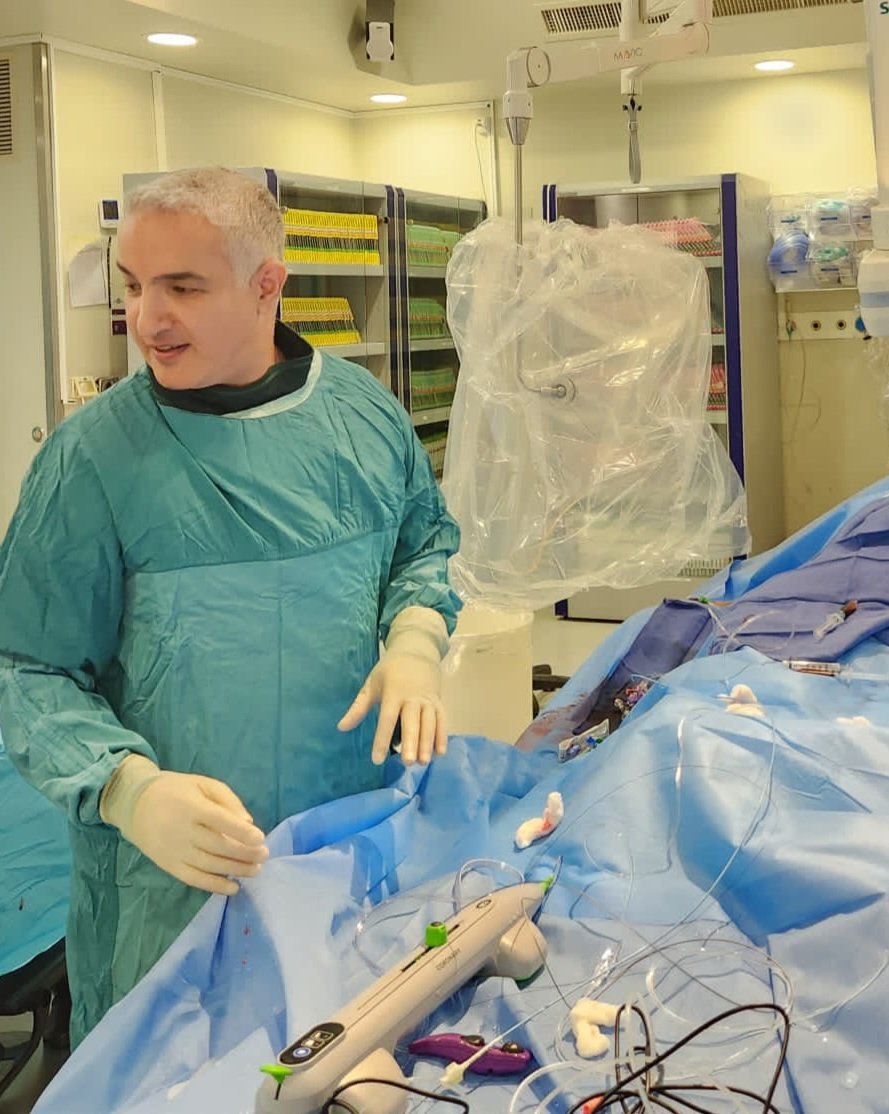 AsherElad's tweet photo. CS (coronary orbital atherectomy  system) 
for LAD calcified lesion with @ramii125  @PCRonline @Sbrugaletta @Ortega_Paz @aayshacader @Anazmicalik @guilbom @hect2701 @NicolaRyanI1 @DrPascalMeier @W_jyg @ICigalini @GreggWStone @mmamas1973 @djc795 @SABOURETCardio https://t.co/NZKU6ywJP9