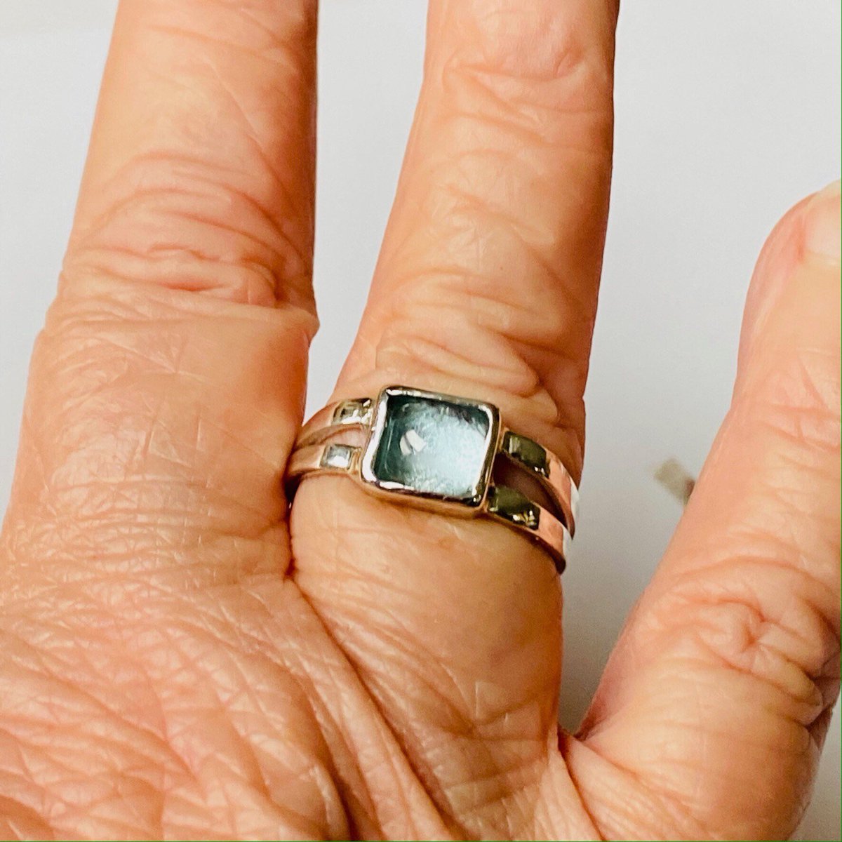 Freue mich, euch diesen Artikel aus meinem Shop bei #etsy vorzustellen: Silberring "Blauer Topas" etsy.me/3YFRhnW