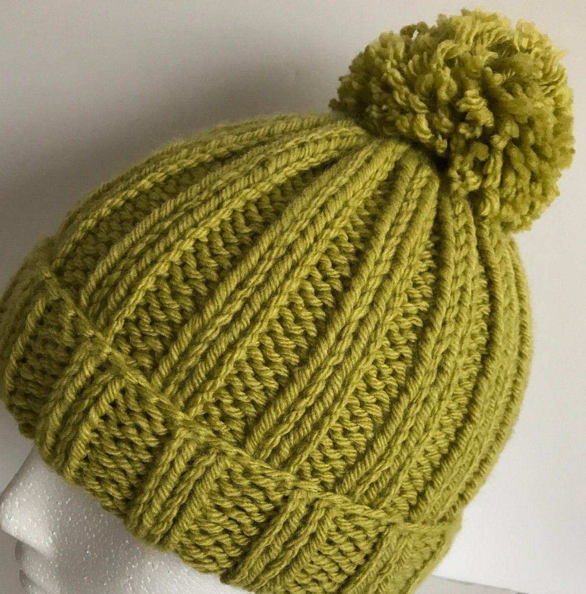 Childs hand knitted pom pom hat  #etsy #green #pompomhat #UKGiftHour UKGiftAM #handmade 
.
etsy.me/3Fd2fdB