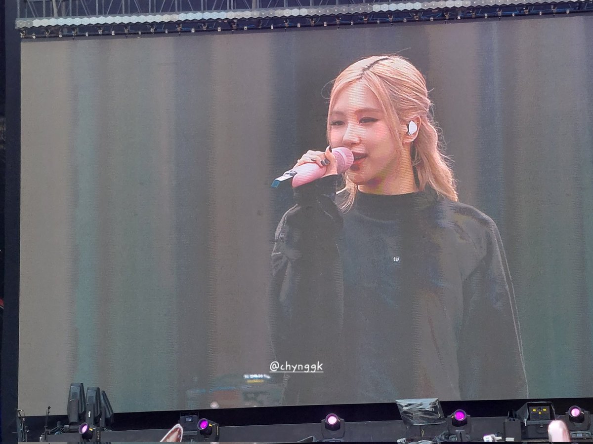 ROSEUPDATES_'s tweet photo. an angel ❤️

ROSÉ MEMUKAU JAKARTA
ROSÉ SOLO ANNIVERSARY
#TwoYearsWithR #ROSÉ
https://t.co/qmqoyWowtL