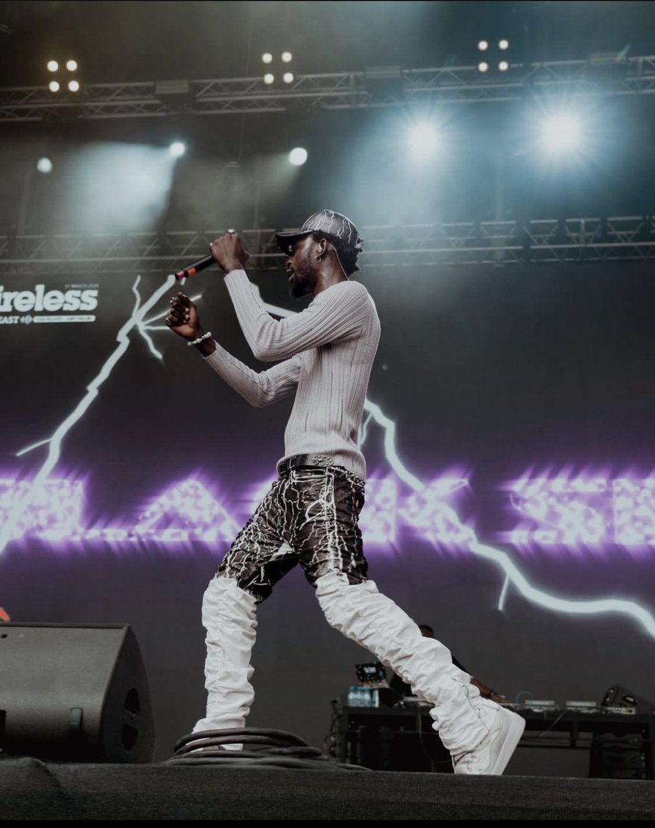 Blacko_RBA's tweet photo. KK served them right. Massive performance 🇬🇭🔥
#WirelessFestMe
#BlackoAtWireless 
#BlackoStormsWireless https://t.co/s9n1RfjXWY