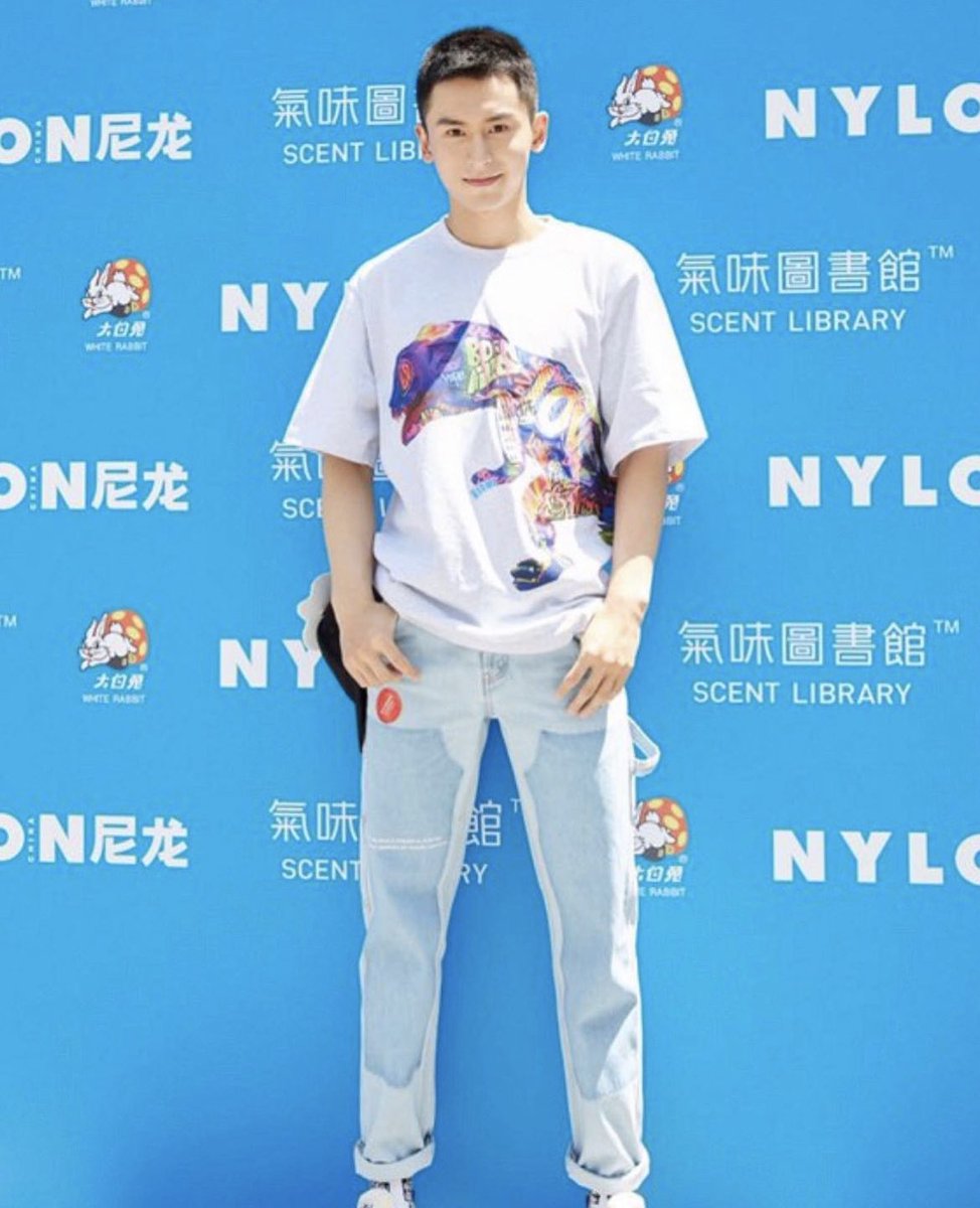 HopeSuper3's tweet photo. After all these years Zhehan’s jeans have become longer and looser 😊 But he looks quite mature and still very handsome ❤️🥰

#zhangzhehan https://t.co/FChC7Q64Zc