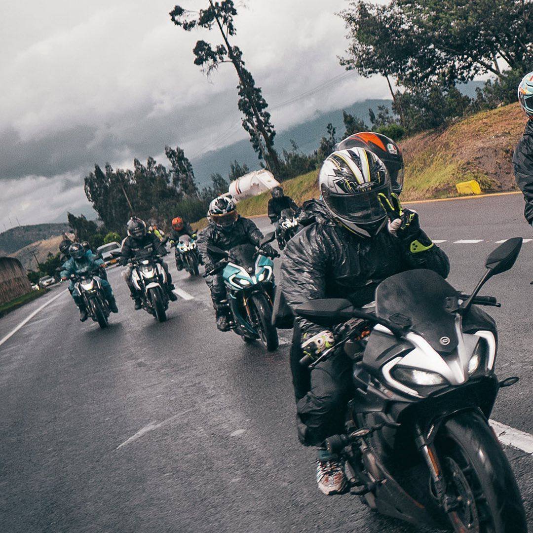 Have a super sportish week ahead 🤪🥳.

#cfmoto #experiencemoretogether #sportsbikesquad #sportsbikes