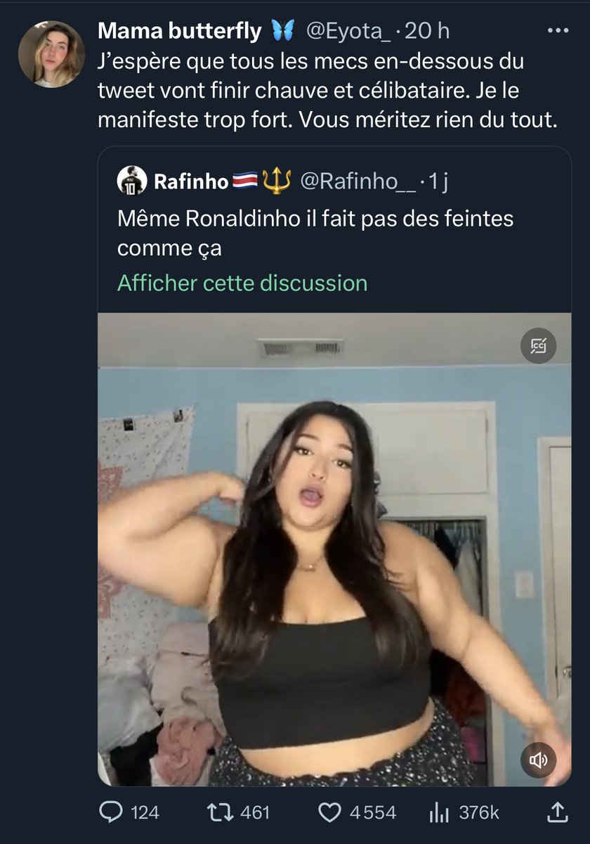 zinedineblc's tweet photo. l’hypocrisie à son paroxysme, partie 2 : ça chouine pcq la meuf se fait vanner sur un truc qu’elle peut changer (son poids) mais ça souhaite aux vanneurs un truc qu’ils ne peuvent pas changer (la calvitie) https://t.co/28SOZSVmUi