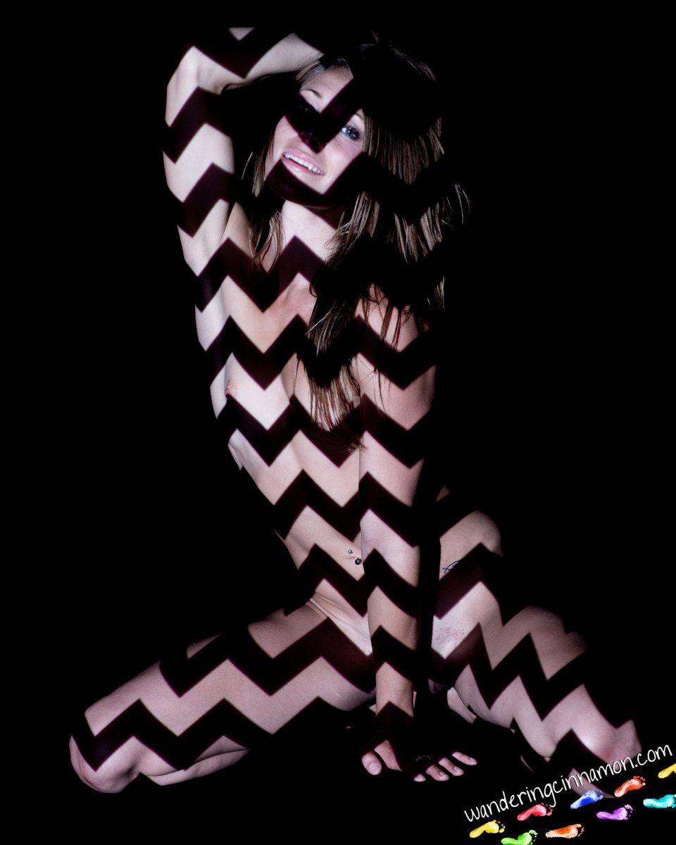 photog_cinnamon's tweet photo. https://t.co/HKHnivec6L Kera Bodyscapes - Monotone #artphotographer #artphotography #bodyart #bodyscape #bodyscapes #fineart #finearts #imageprojection #lightart #lighteffects #lightpainter #lightplay #lightproject #lightprojection #nudephotography #nudephot.. https://t.co/oZINd7cd3i