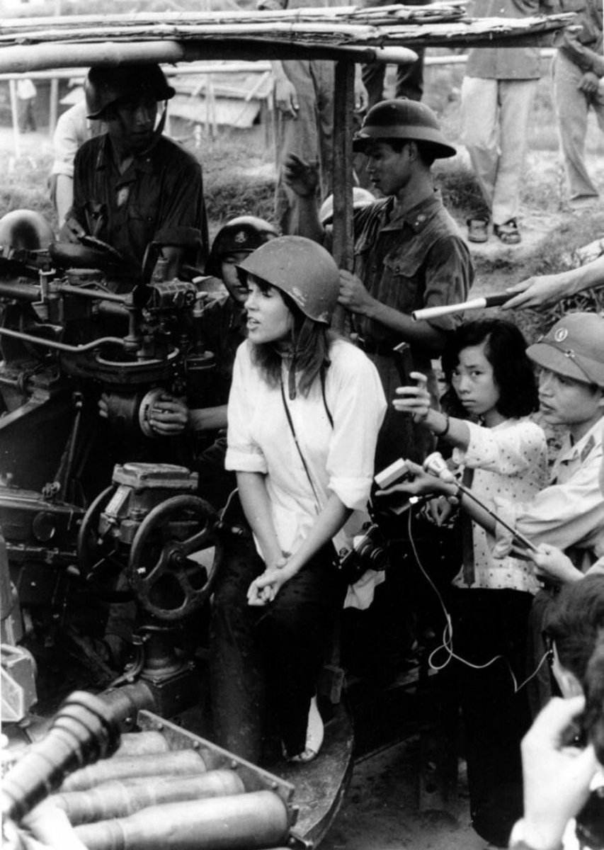 1Nicdar's tweet image. 🚨In case you’re too young to remember, ‘Hanoi Jane Fonda’ once visited POW’s while in Vietnam. These captured Americans secreted notes to her to give to their families. Then, in front of all of them, she turned around and handed the notes to their captors. 
👎🤬

#POS
