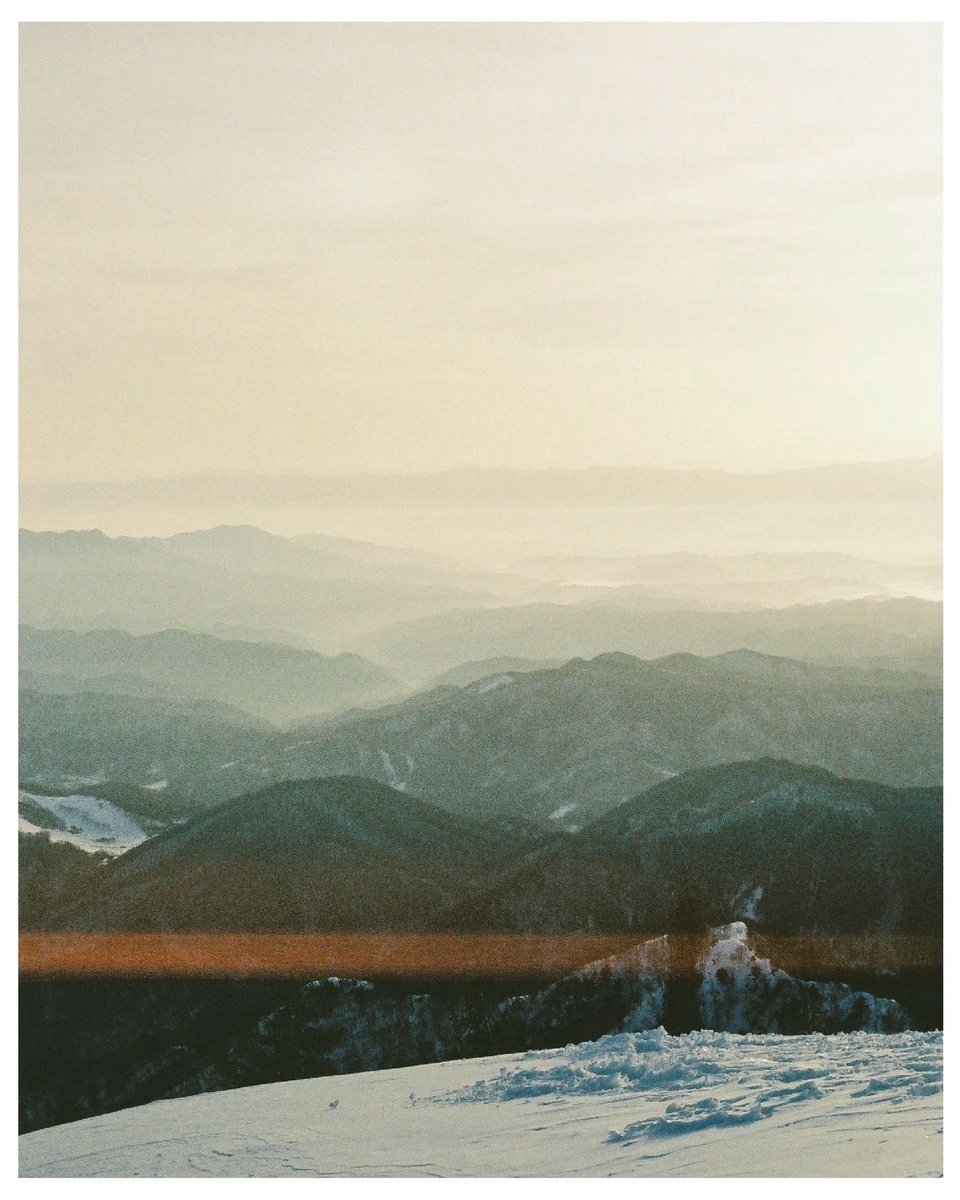 gaku10's tweet image. 🏔
フィルム後半の謎の感光

#感光 #photographic  #lightsensitive 
#nighthike #北アルプス #爺ヶ岳 #東尾根  #中部山岳国立公園 #parksprojectjapan  #nikonf3  #kodakgold200  #carlzeissplanar50 #filmphotography #analoguemountains #stademagazine #mountainsonfilm #チャンプカメラ 
2023/3