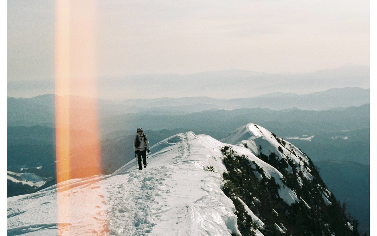 gaku10's tweet image. 🏔
フィルム後半の謎の感光

#感光 #photographic  #lightsensitive 
#nighthike #北アルプス #爺ヶ岳 #東尾根  #中部山岳国立公園 #parksprojectjapan  #nikonf3  #kodakgold200  #carlzeissplanar50 #filmphotography #analoguemountains #stademagazine #mountainsonfilm #チャンプカメラ 
2023/3