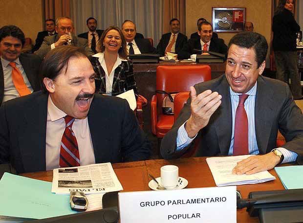 VBrisach's tweet photo. Cuando veas a Sor Ayuso y al monaguillo Almeida hacer teatrillo, aparentando dolor por las@víctimas del 11M, recuérdales que sus compañeros de partido lo pasaron muy bien en la comisión de investigación humillando a las víctimas https://t.co/sUDaugppLo