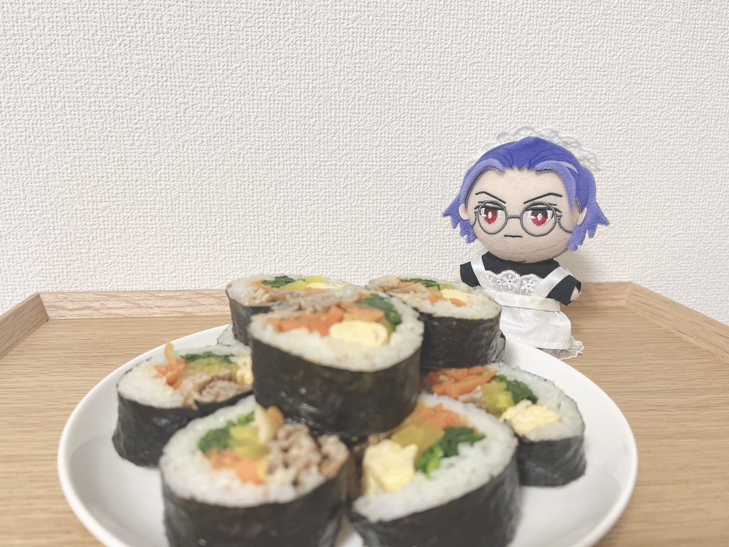 mcmc_white's tweet photo. マイブーム：巻き寿司 な家主のための山盛りキンパ #ろぬメイドごはん https://t.co/qyjIKrq93g