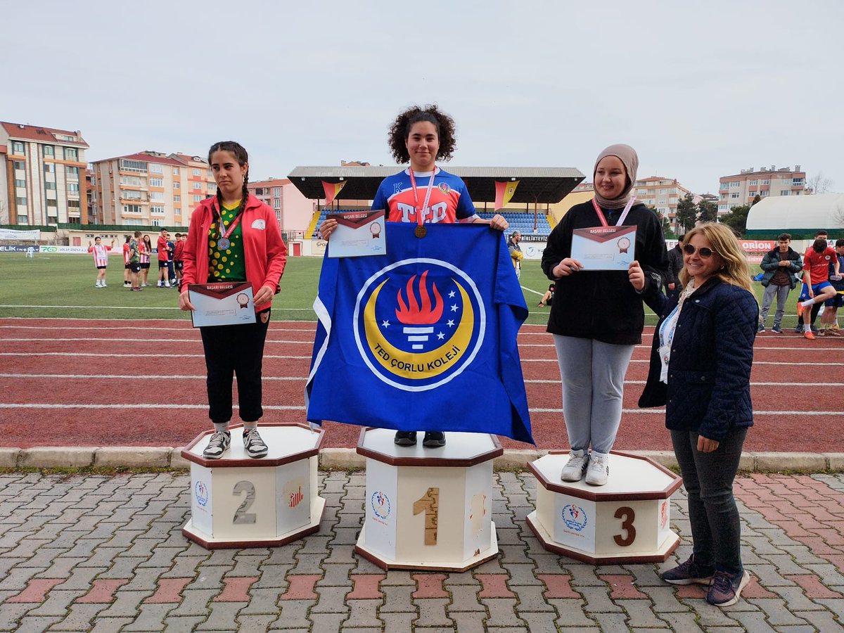 TEDCorluKoleji's tweet photo. Lise öğrencilerimizden atletizm yarışmalarında büyük başarı! Okullar Arası Puanlı Atletizm İl Birinciliği Yarışmalarında ferdi olarak katıldığımız Gençler B (Kız-Erkek) Kategorisinde mücadele ettiğimiz tüm yarışmalarda derece elde ettik. https://t.co/X90uzpwpX2