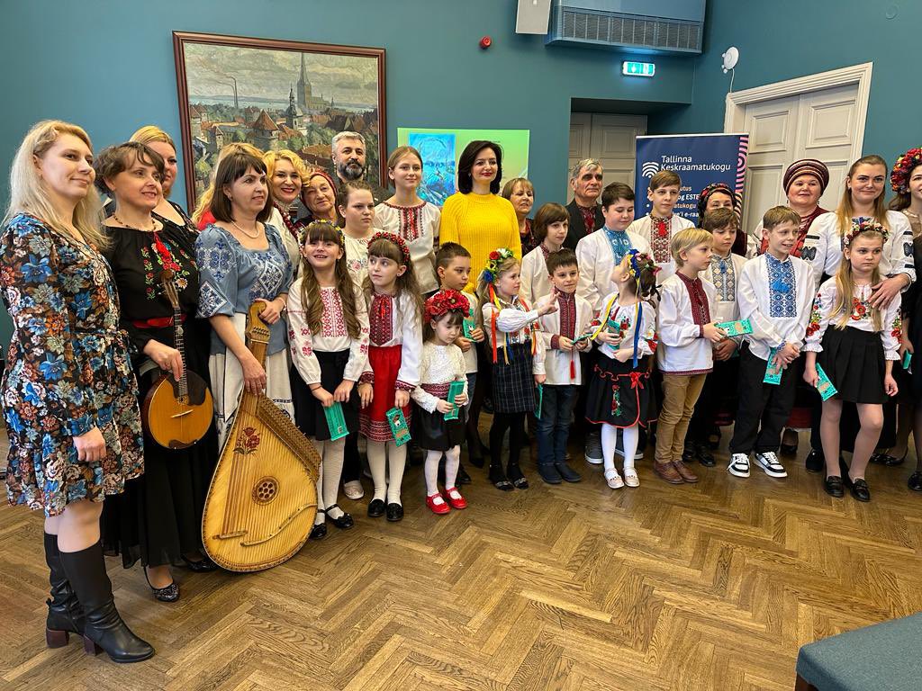 Mariana_Betsa's tweet photo. A poetry reading to mark Taras Shevchenko's birthday was held by the Embassy of Ukraine and Association of Ukrainian organisations in Estonia. “Zapovit” (My Testament) was also read by Ukrainian kids in Estonian #StandWithUkraine https://t.co/dIhnXhccoE