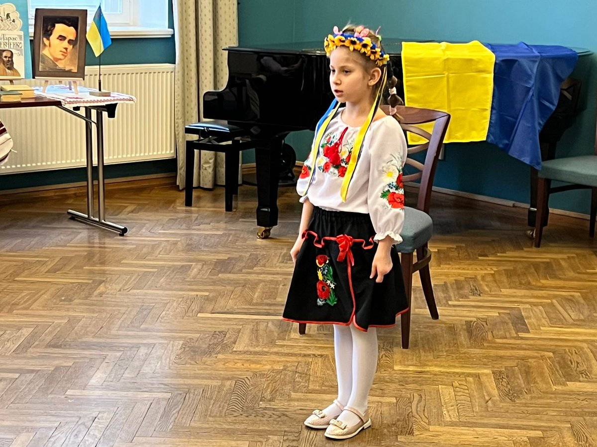 Mariana_Betsa's tweet photo. A poetry reading to mark Taras Shevchenko's birthday was held by the Embassy of Ukraine and Association of Ukrainian organisations in Estonia. “Zapovit” (My Testament) was also read by Ukrainian kids in Estonian #StandWithUkraine https://t.co/dIhnXhccoE