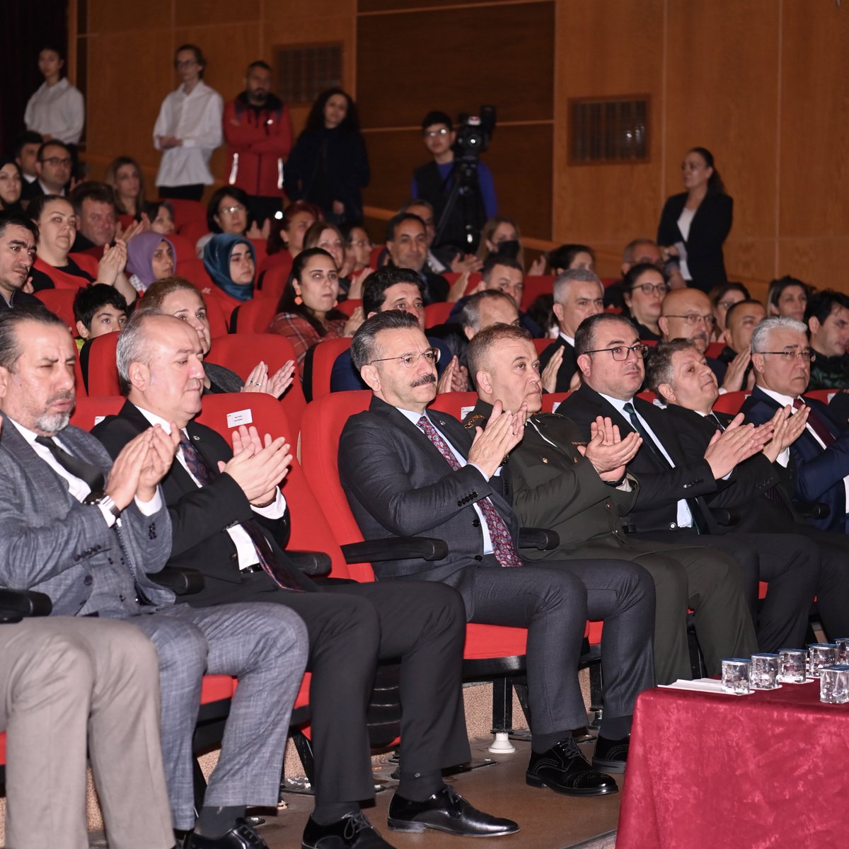 AydinValiligi's tweet photo. Valimiz Sayın Hüseyin Aksoy, Hidayet Sayın Kültür Merkezi’nde düzenlenen “12 Mart İstiklal Marşının Kabulünün 102. Yıldönümü ve Milli Şairimiz Mehmet Akif Ersoy’u Anma Günü” programına katıldı.

#12mart1921 https://t.co/w30bvC3hzR