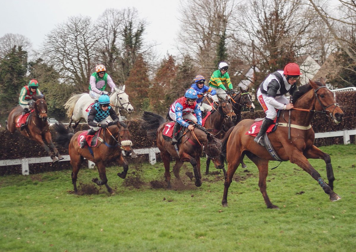 Class day of racing <a href="/Sandownpark/">Sandown Park</a> yesterday. 
Zhiguli completes the treble for <a href="/gl_racing/">Gary & Josh Moore Racing</a>