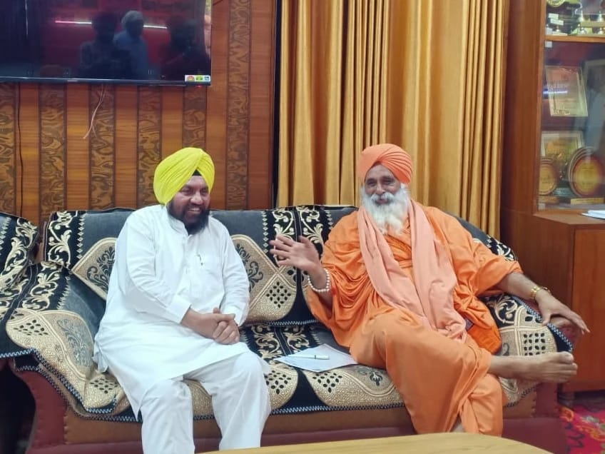 HarchandSBarsat's tweet photo. Had an opportunity to meet the renowned environmentalist &amp; Member of Parliament,( Raj Sabha) Sant Balbir Singh Seechewal at his residence in Jalandhar. Discussed with him the importance of keeping Punjab's environment neat &amp; clean for the upliftment of Punjabis.
@SantSeechewal https://t.co/L9hE32ZD5c