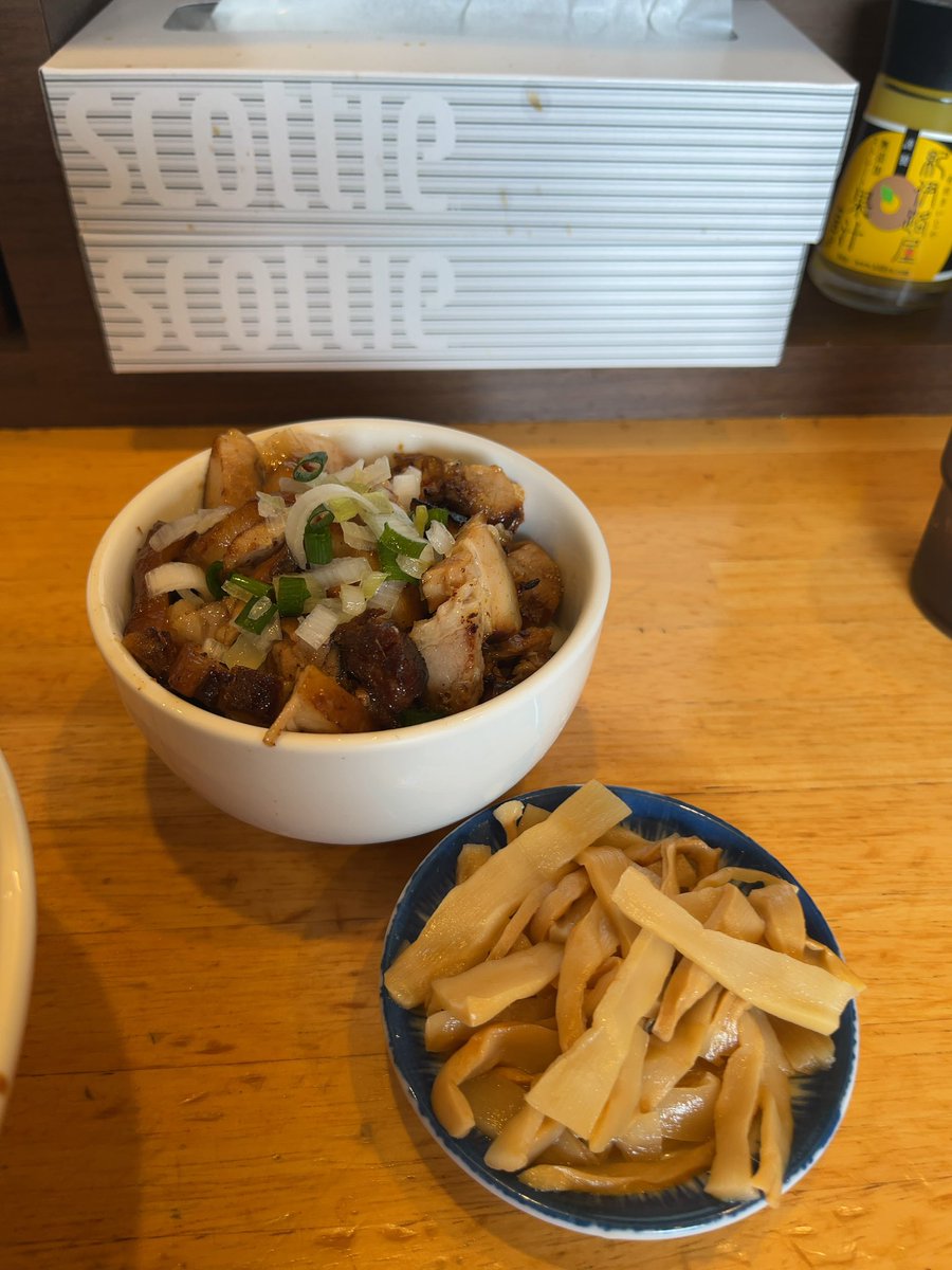 Ken64364's tweet photo. 戸田公園　あがら
味玉豚骨中華そばメンマTPとチャーシューご飯

3月初らーめん💦
久しぶりのあがらさんは美味しいねぇ😋

ご馳走様でした✨ https://t.co/stq4pAOAQp