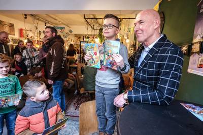 Fred Diks viert 20-jarig jubileum Koen Kampioen met zijn grootste fans gelderlander.nl/bronckhorst/fr…