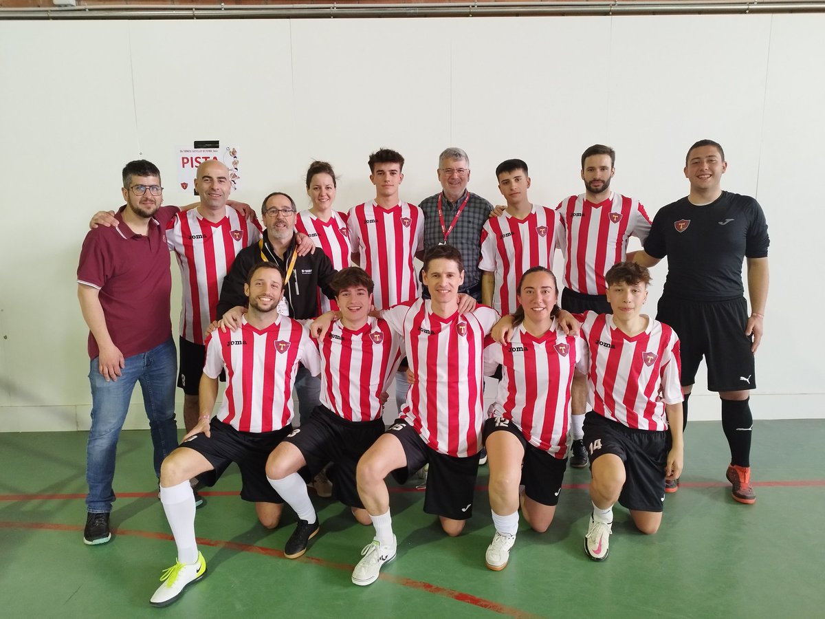 pauricoma's tweet photo. ⚽ És un orgull que #Tarragona aculli el XIX Torneig Casteller de Futbol que reuneix a 48 colles de tot Catalunya a l'Anella Mediterrània.

Vull donar l'enhorabona als @xiquetstgn per la gran organització i per fer lluir la ciutat d'aquesta manera tan bonica a través de l'esport. https://t.co/sHEdrseObM
