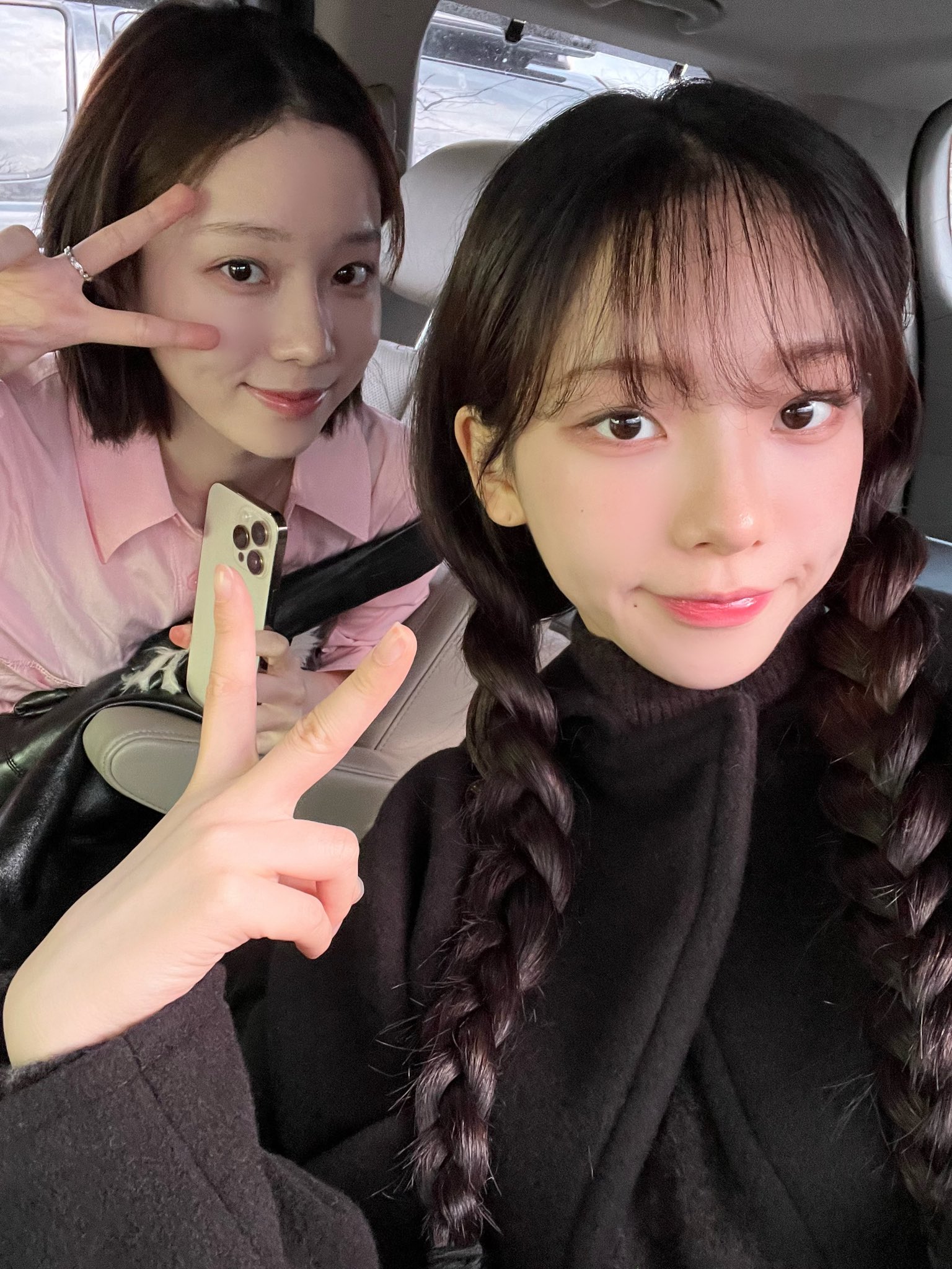 on-twitter-230312-6-53pm-kst-2-guess-where-we-went