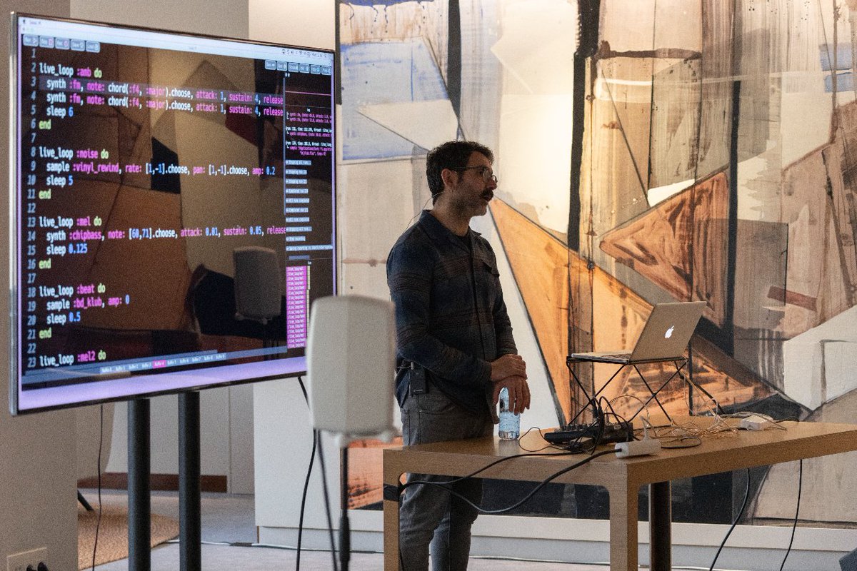 la_march_madrid's tweet photo. 🧑💻¿Crees que se puede crear música programando en un ordenador? El live coding es una técnica de creación audiovisual que usa como herramienta el código matemático modificado en directo. https://t.co/aqRmvpQ3L1