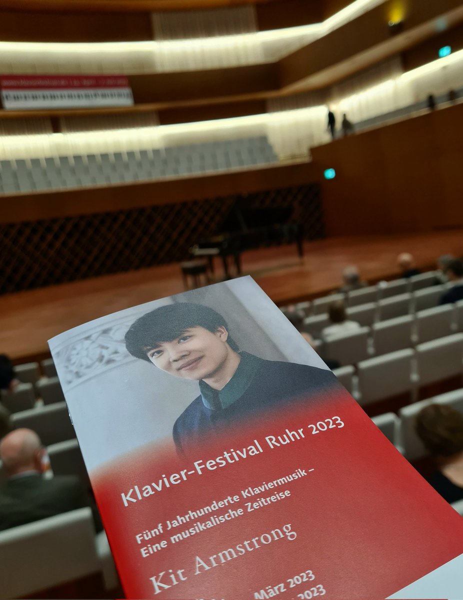 Opernjunkie's tweet photo. Trotz #MatiNéeDanke heute zum Aufwachen #Bach, #Haydn, #Mozart und #Beethoven im #AnnelieseBrostMusikforum in Bochum mit #KitArmstrong...schon ein Vorbote aufs #KlavierFestivalRuhr 🎹 https://t.co/USQFEeCIDK