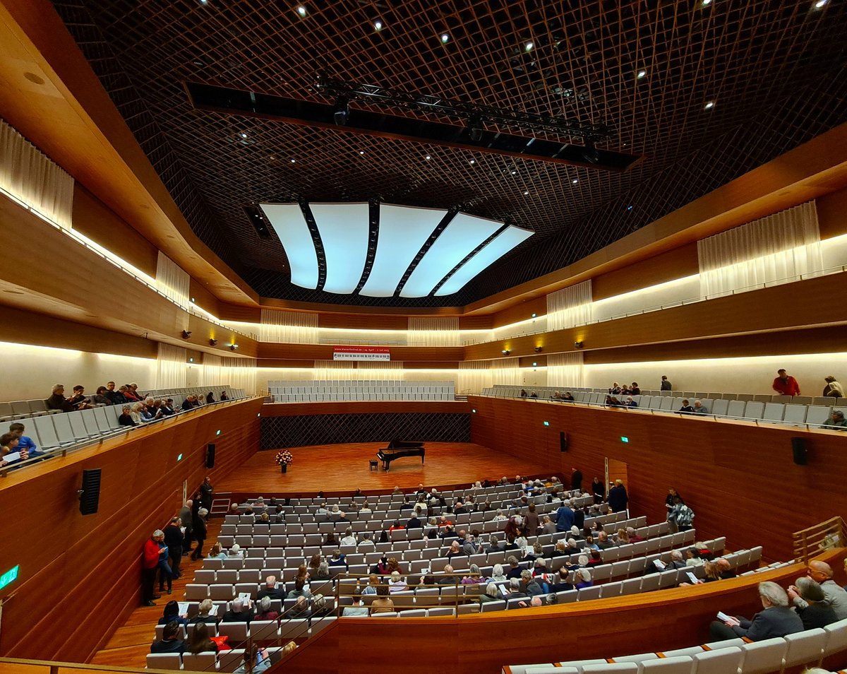 Opernjunkie's tweet photo. Trotz #MatiNéeDanke heute zum Aufwachen #Bach, #Haydn, #Mozart und #Beethoven im #AnnelieseBrostMusikforum in Bochum mit #KitArmstrong...schon ein Vorbote aufs #KlavierFestivalRuhr 🎹 https://t.co/USQFEeCIDK