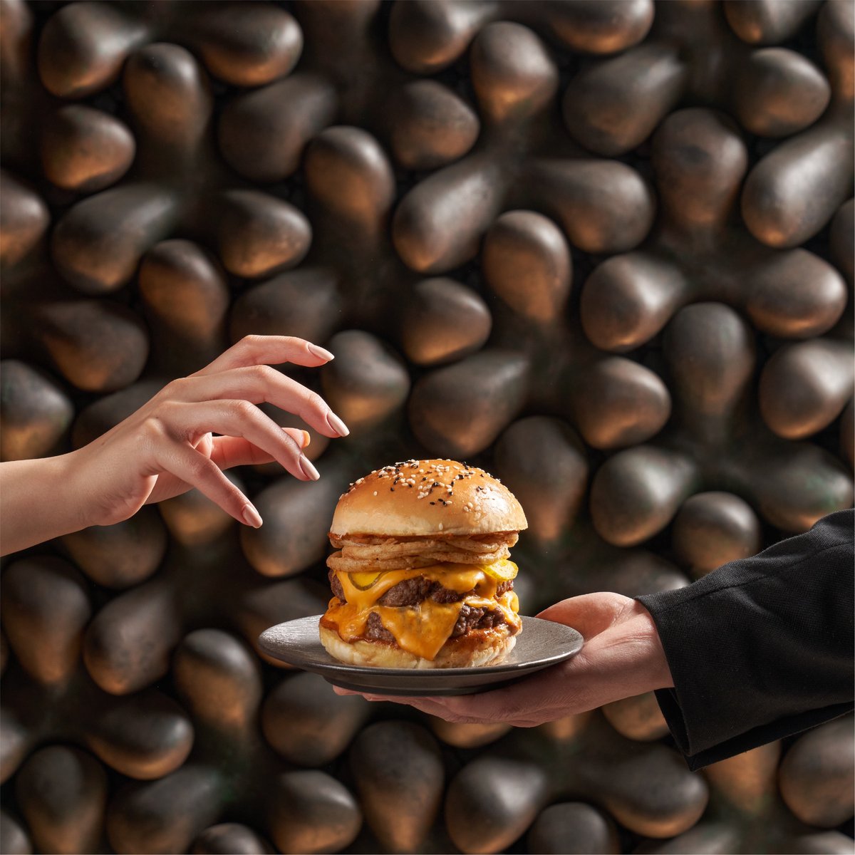 regal_burger's tweet photo. كل شيء ممكن يتغير الا لذّة البرجر 🍔🍴

 #regal_burger https://t.co/zVvevbYEi4