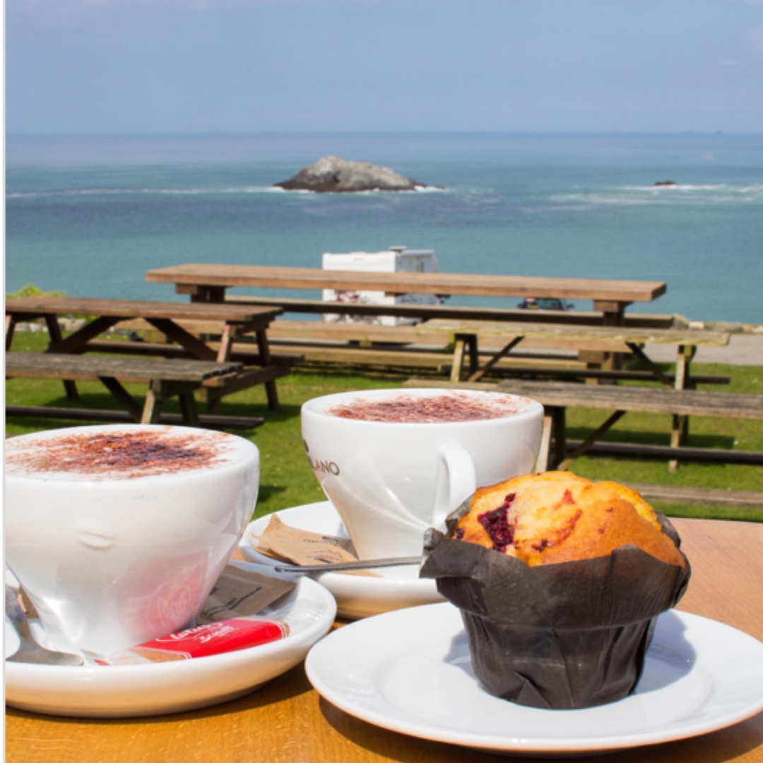 BowgieInn's tweet photo. We love seeing your photos! Our weekend treats are ready for you… who wants coffee and cake? ☕ 🍰
#bowgielove #letsseayoursnaps

📷 @lovecornwalluk https://t.co/uFPHNu7cA6