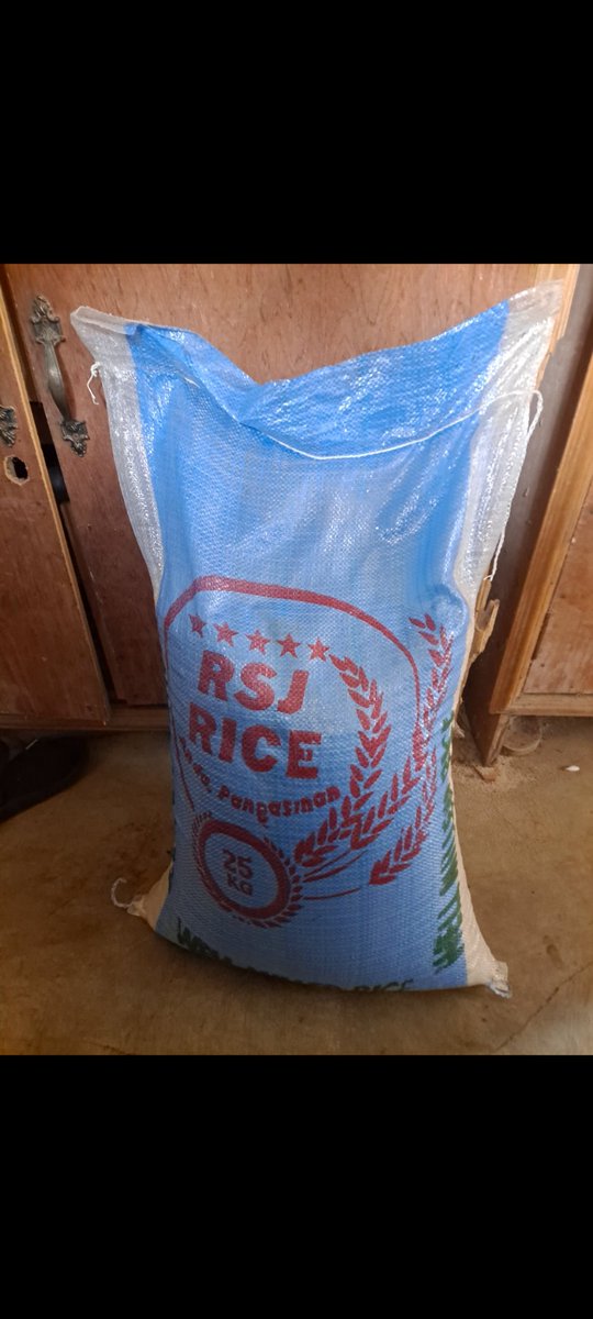 DJhau_'s tweet photo. thank you very much @Social_ImpactV  because with my salary as a scholar I can buy food for my family and I can also buy the things I need for money 😇

#scholar #jobtribes #SIV https://t.co/5Uy7Zb6I1G
