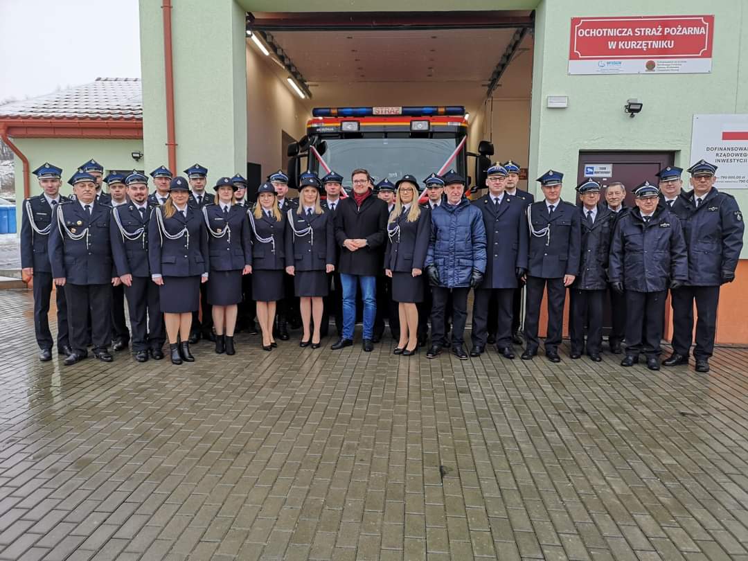 TomOstrowski998's tweet photo. Przekazanie ciężkiego samochodu ratowniczo-gaśniczego jednostce OSP Kurzętnik (powiat nowomiejski) oraz zebranie sprawozdawcze w OSP Lubawa (powiat iławski), to wydarzenia, w których miałem przyjemność uczestniczyć w ten weekend! https://t.co/uJlDDPBrUH