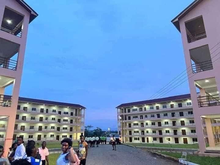 Fatimatu_A's tweet photo. This is the Abomosu STEM School, one of the seven completed STEM schools by this government. 

The others are Awaso, Bosomtwe, Koase, Kpesempe and Accra.

Beginning this academic year, school placement was made to all seven schools.

#stemschools
#buildingghanatogether https://t.co/7XbEJ8b6SV