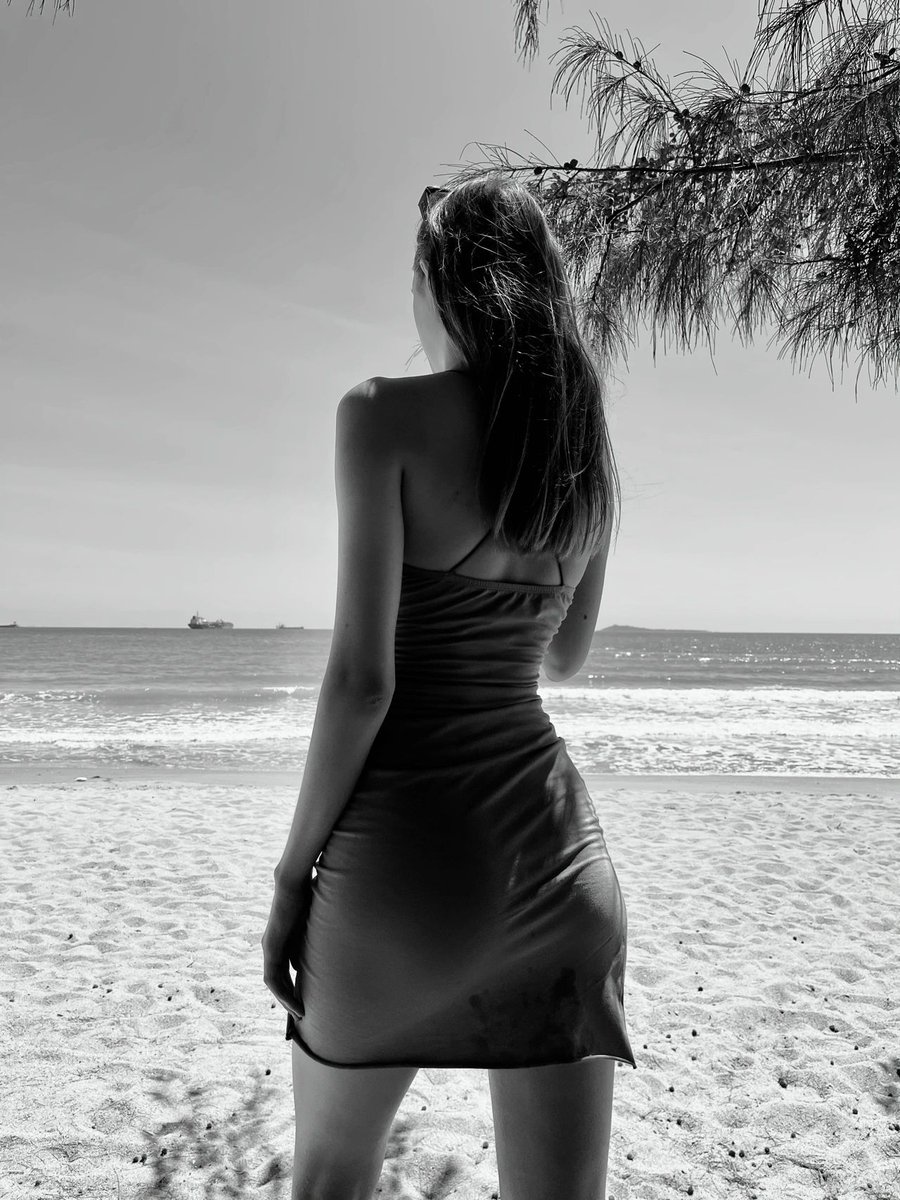 AstraMeredith's tweet photo. The sea breeze can blow away all the troubles🙂 https://t.co/Xav7O8spyP