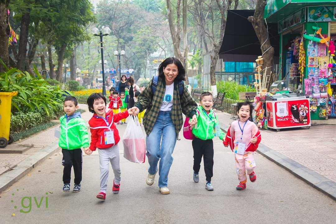 GVIVietnam's tweet photo. Rainbow kids visited Hanoi Zoo and had lunch with teachers and housemom.

This is a precious occasion for students to observe and feed real animals which they have been taught. Teachers will ask about what they saw in the next lesson. https://t.co/ani4uRLSCs