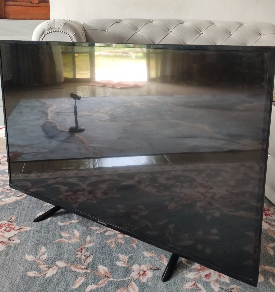 wisyilukis's tweet photo. Kat rumah aku ada tv yang dah rosak, terus aku ambik buat jadi canvas lukisan🤣🤣🤣

ni lah hasilnya after beberapa hari menconteng....jimat takyah beli frame...😂👍🏻 https://t.co/e4l7vls1ry
