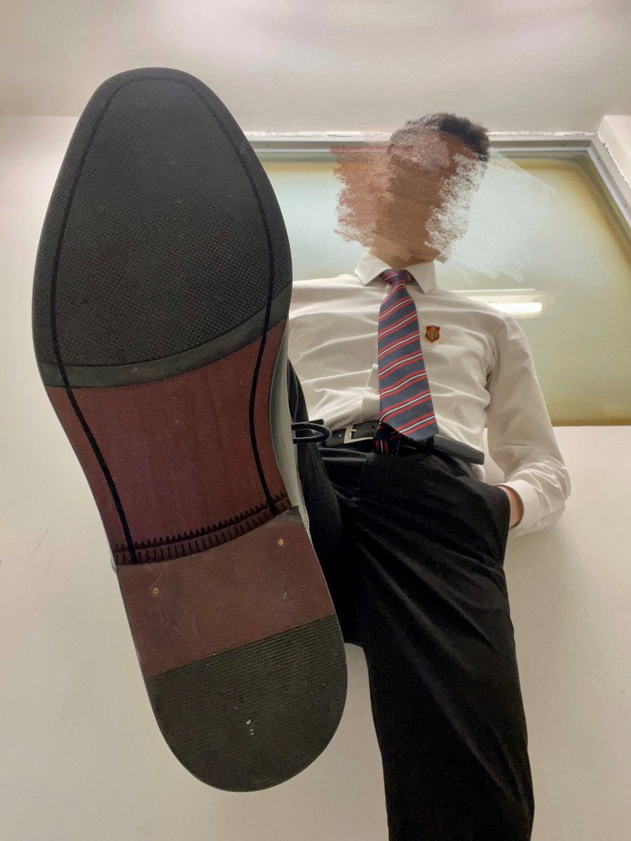hk_school_boy's tweet photo. 個鞋底好似有啲污糟 點樣清潔好？
The sole is a bit dirty. Anyone want to help me clean? https://t.co/yZGp5DzFJJ