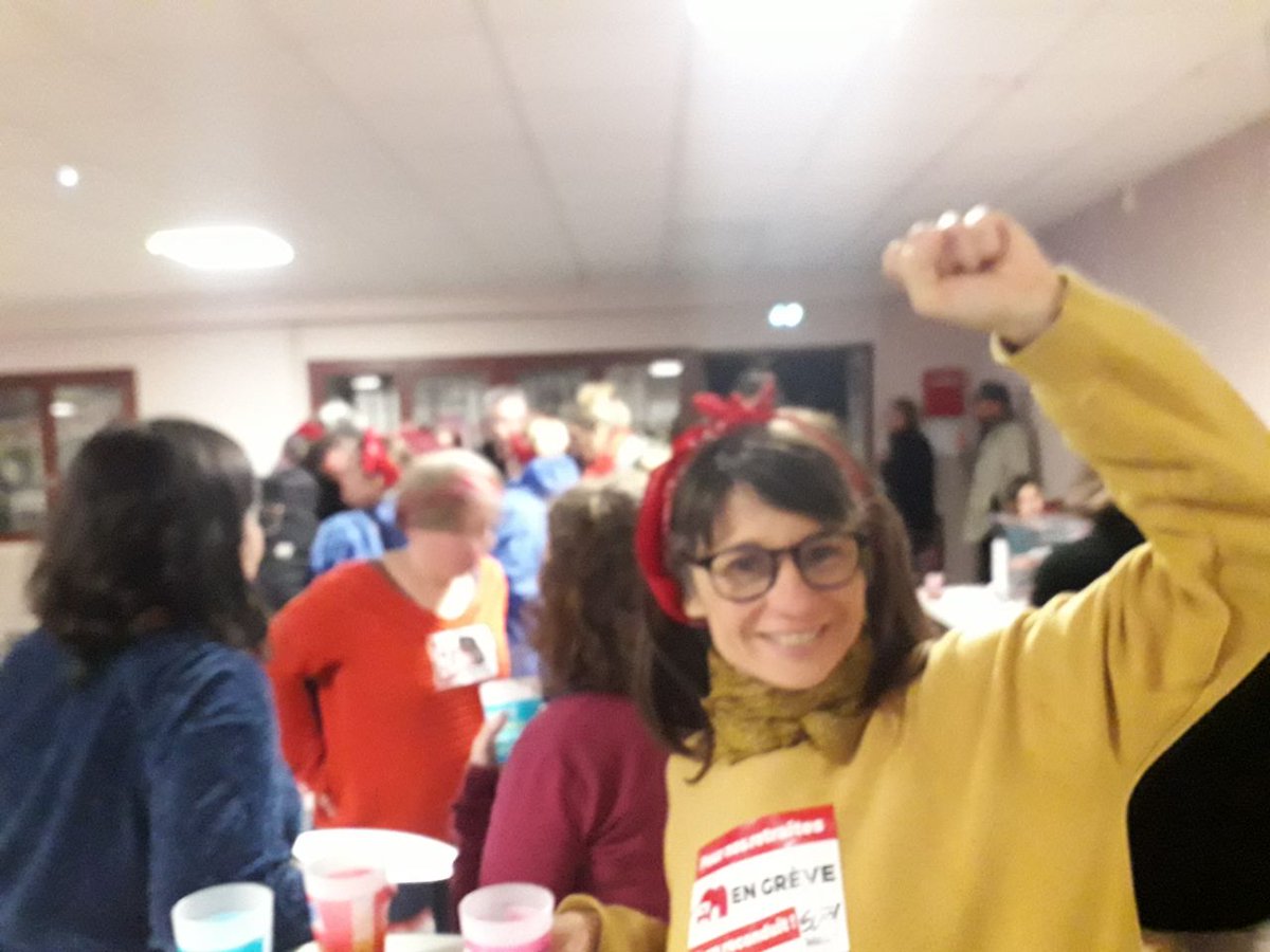 GagnyI's tweet photo. Nous étions hier à Champ sur Marne pour une après-midi de rencontres, discutions, débats et concerts autour de la lutte pour nos retraites, merci à vous camarades !

#gagny #champsurmarne #franceinsoumise #NUPES #retraites #retraiteà60ans https://t.co/BAMLqdimsy
