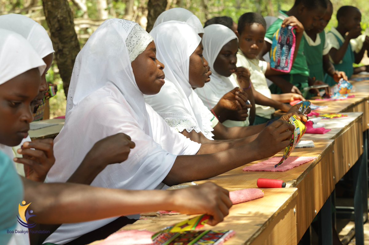 Boa Daakye Foundation marks International Women’s Day 2023 with Girls of Dehia Basic School, one of the schools we serve. 

boadaakye.org/2023/03/12/boa…

#IWD2023
#EmbraceEquity
#endperiodpovertynow