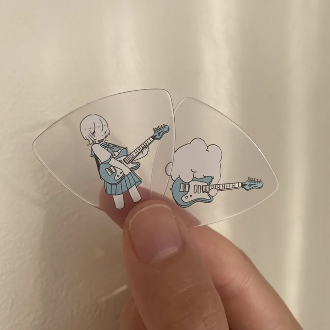 可愛い透明ピックが完成しました!透け感がめちゃくちゃ可愛い…!1.0mmと0.75mmの2種類です通販はこちら↓ 