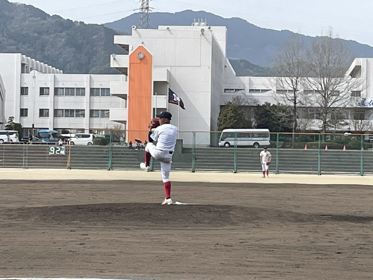 グランドにも春一番🍃

普段は由布颪🌪ですが、
今日は凱風🌞

両チームとも
ホームラン量産の１日でした❗️

打線は調子上向き⇧です😊

＃大分南高校　＃高校野球
＃凱風　＃春一番